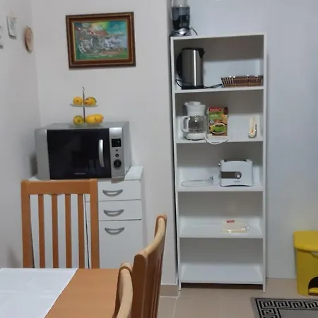 Apartment Aida *