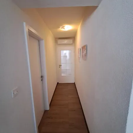 Apartment Aida *